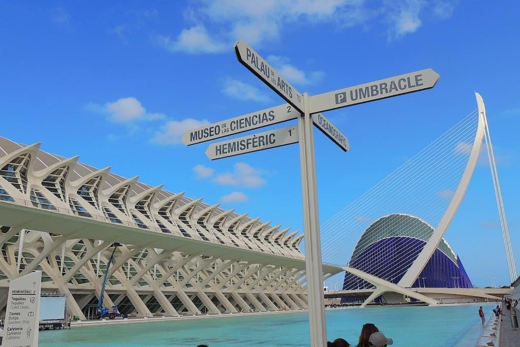 Valencia Las Artes Y Ciencias + Garaje + Netflix מראה חיצוני תמונה